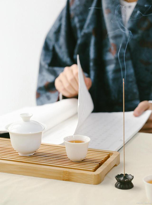 平面設(shè)計海報關(guān)于字重要還是圖重要