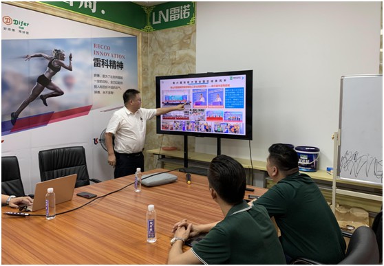三只兔總裁韓軍一行蒞臨雷諾瓷磚膠參觀考察，初步達(dá)成合作意向