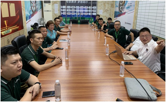 三只兔總裁韓軍一行蒞臨雷諾瓷磚膠參觀考察，初步達(dá)成合作意向